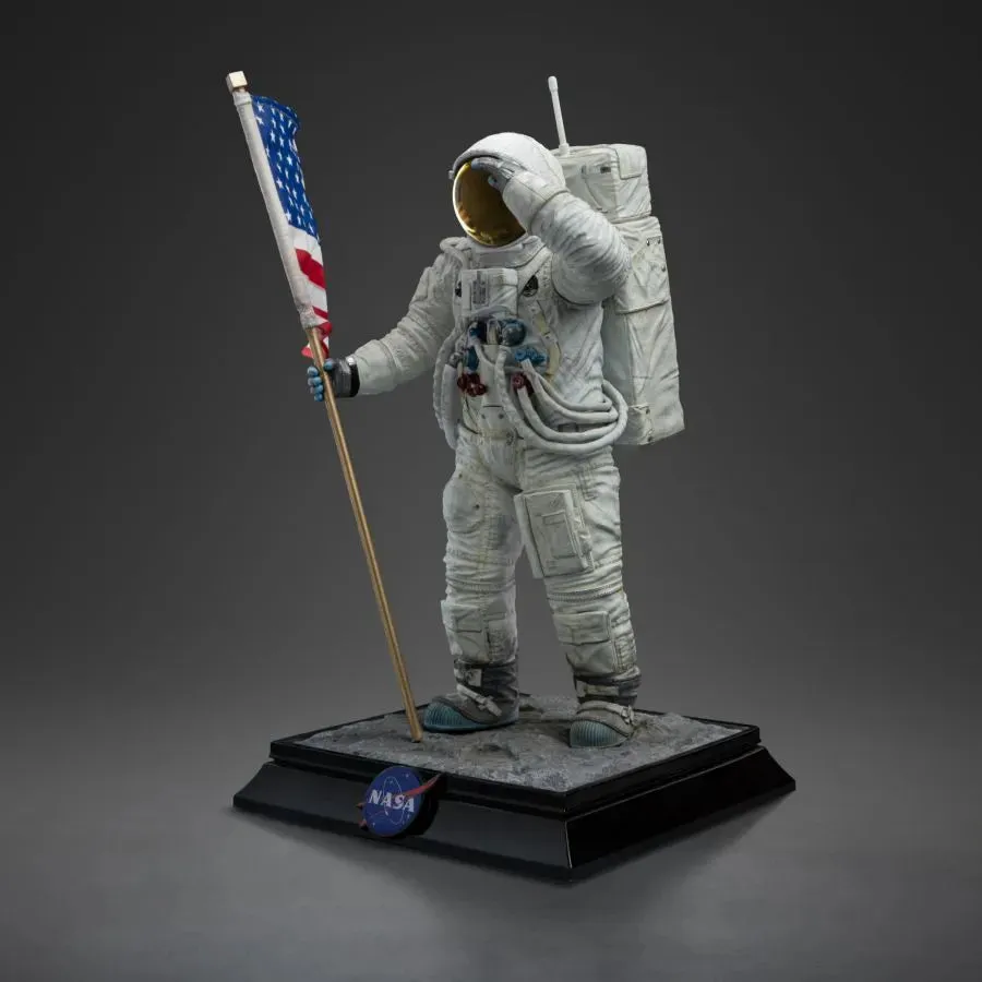 Apollo 11 - Astronaut 1:10 Scale Statue - Image 5