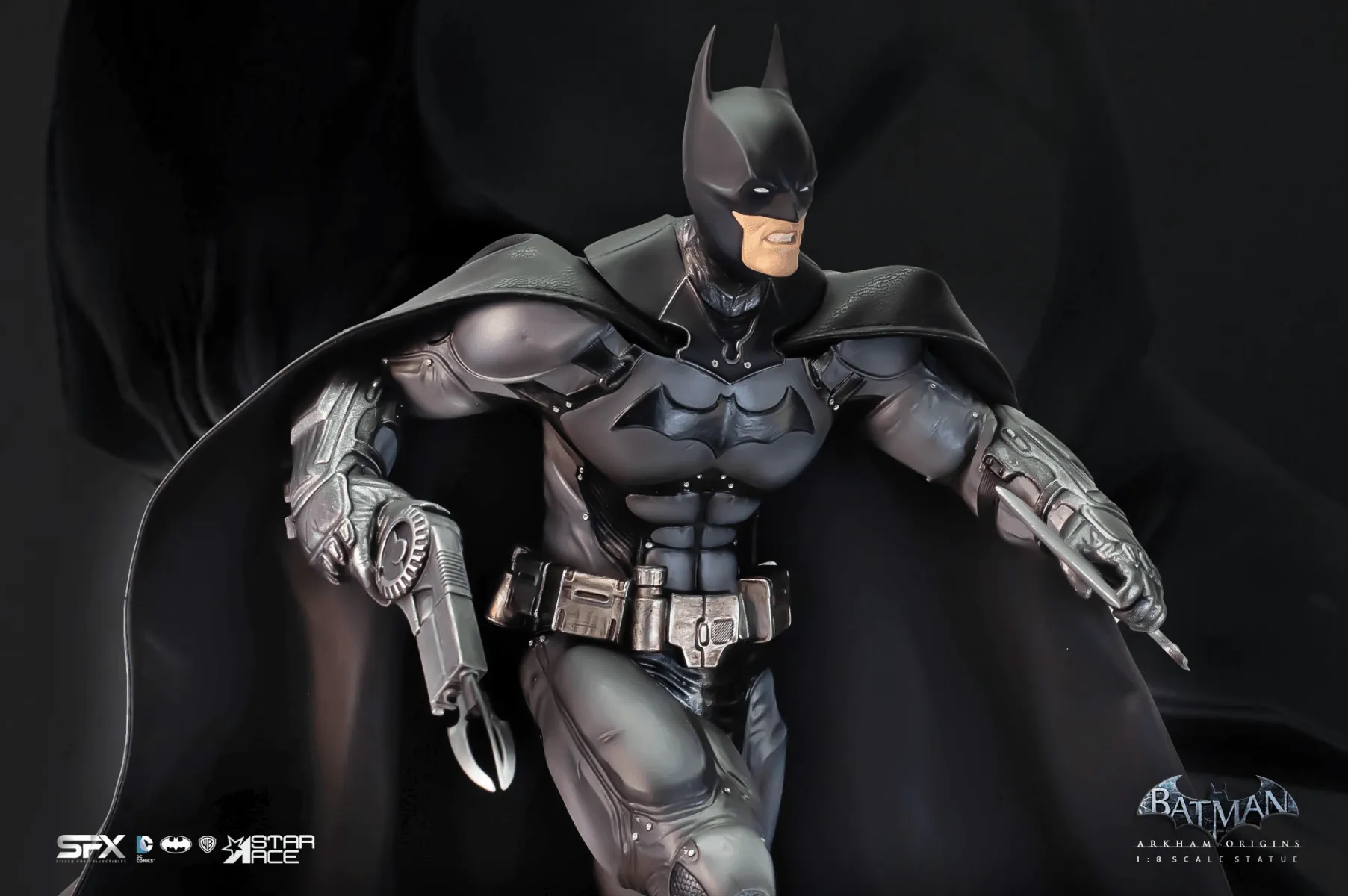 Batman: Arkham Origins - Batman 2.0 Deluxe Statue - Image 14
