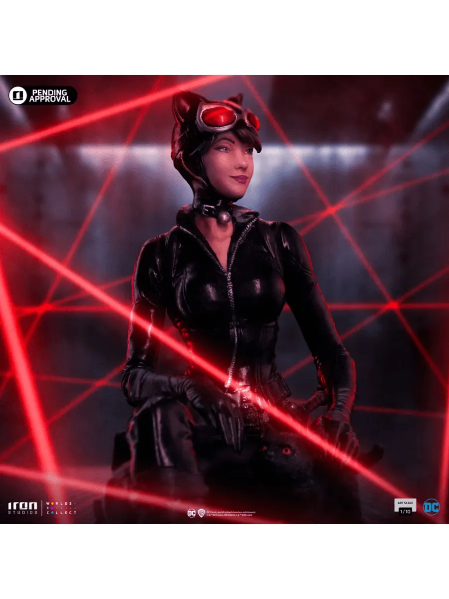 Batman - Catwoman (Gotham City Sirens) 1:10 Scale Statue - Image 2