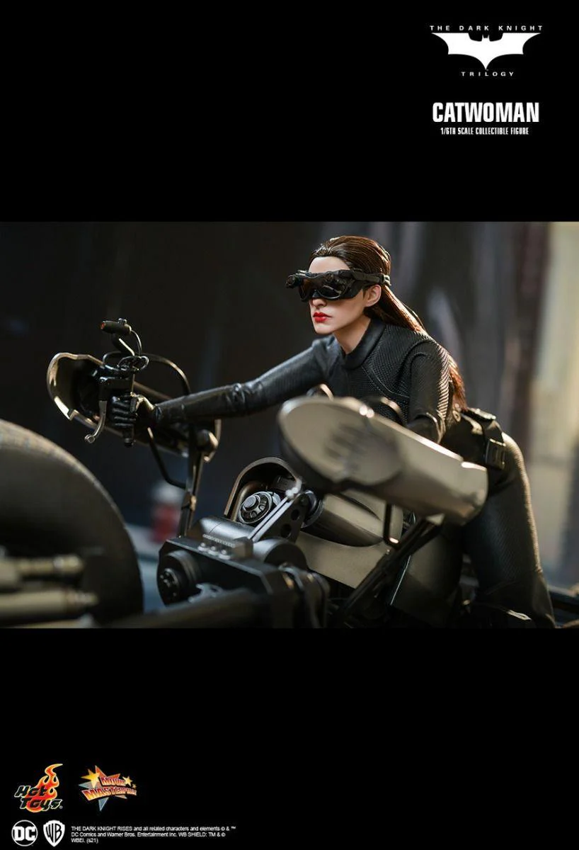 Batman: The Dark Knight Trilogy - Catwoman 1:6 Scale 12" Action Figure - Image 14