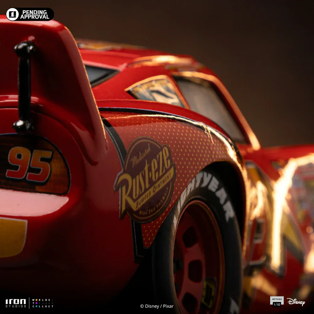 Cars - Lightning McQueen 1:10 Scale Statue - Image 12