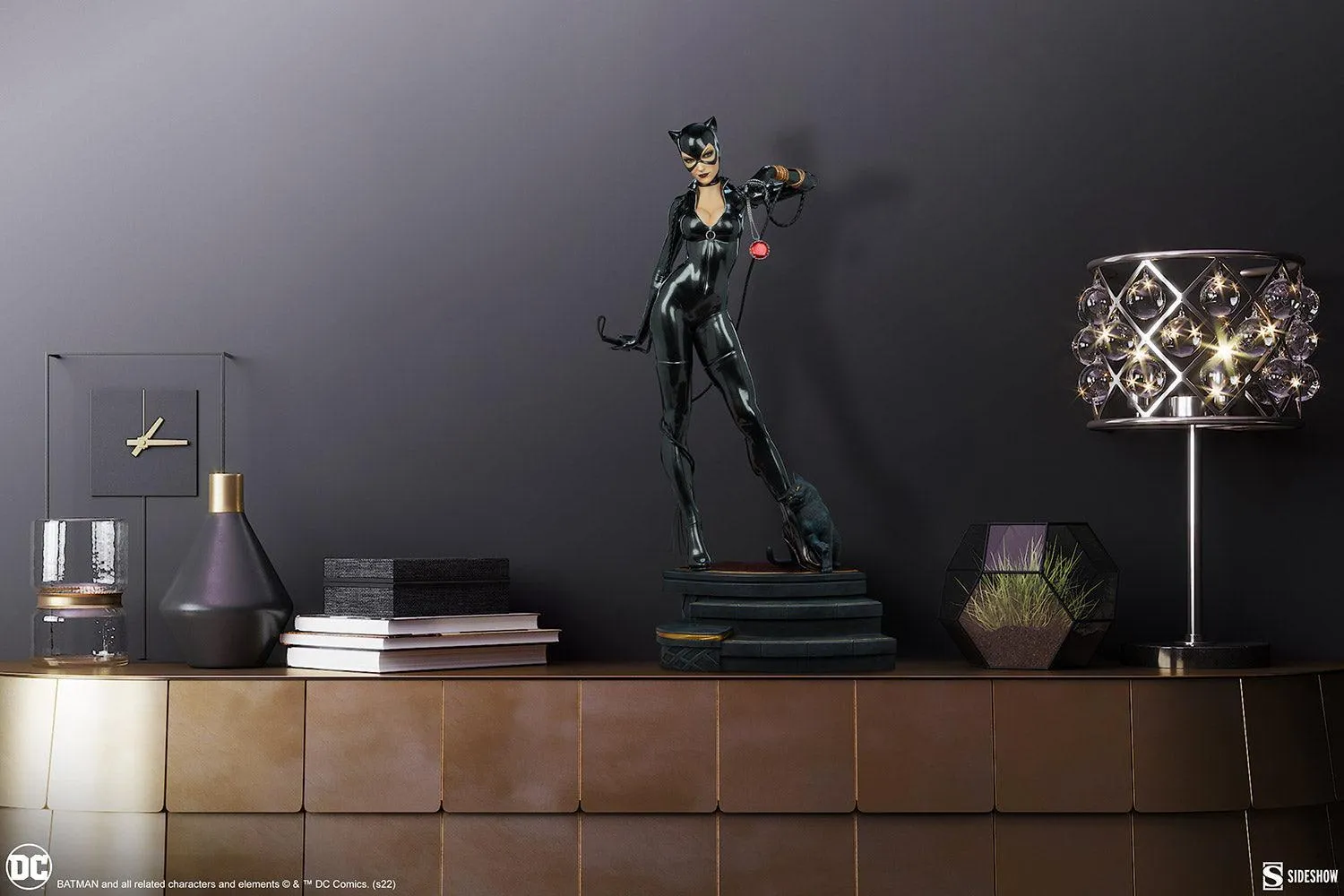 DC Comics - Catwoman Premium Format Statue - Image 6