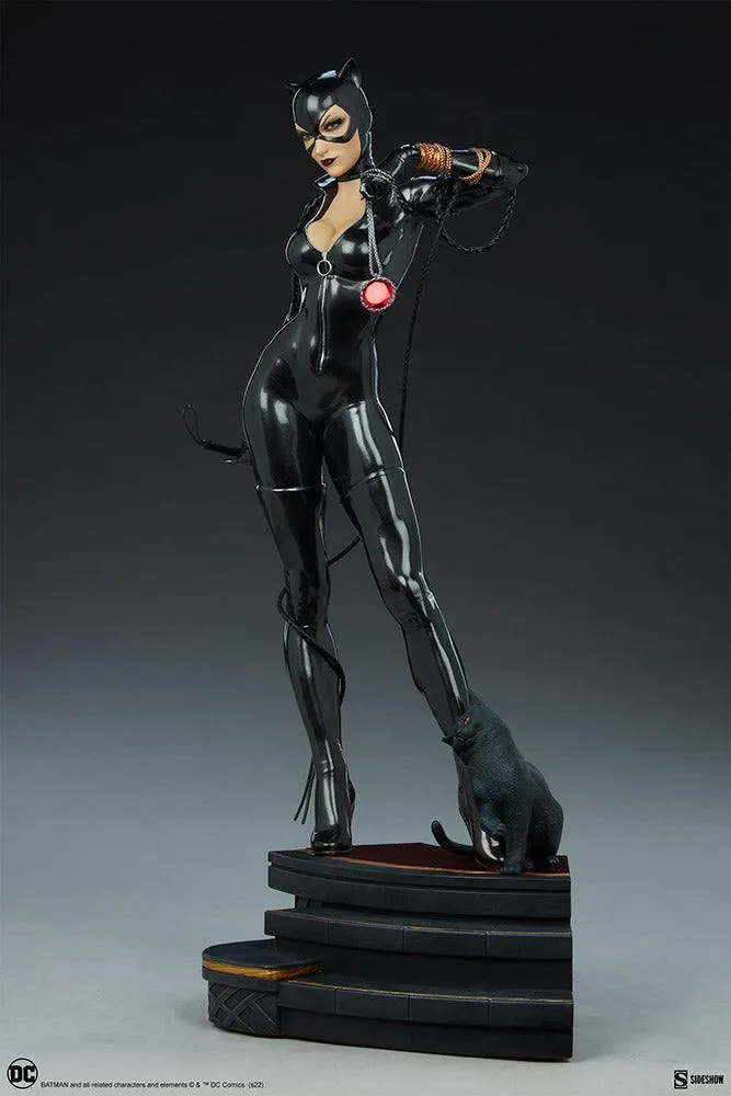 DC Comics - Catwoman Premium Format Statue - Image 8