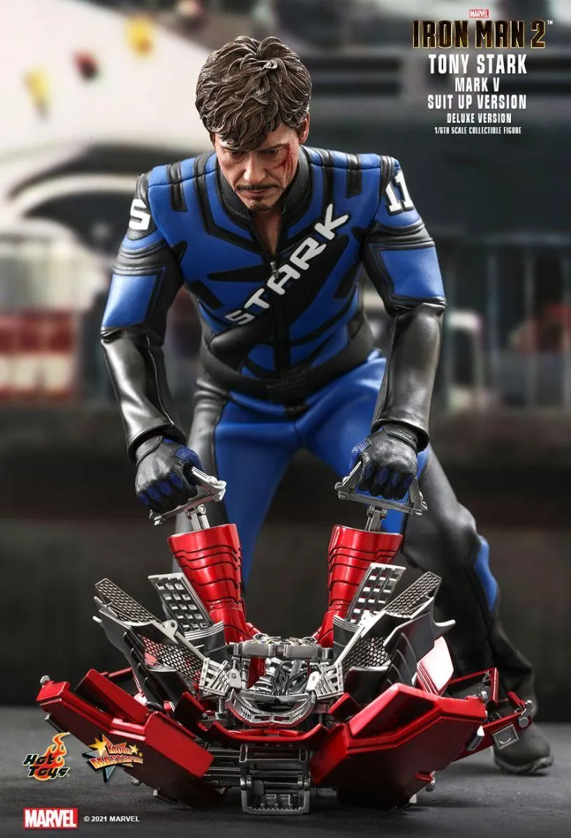 Iron Man 2 - Tony Stark Mark V Suit Up Deluxe 1:6 Scale Collectable Action Figure - Image 4