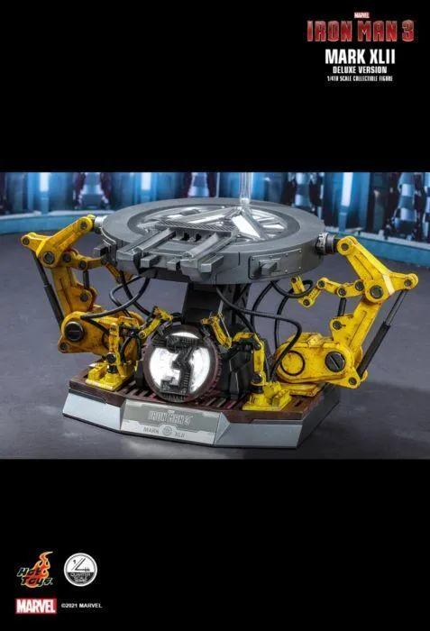 Iron Man 3 - Iron Man Mark XLII Deluxe 1:4 Scale Action Figure - Image 18