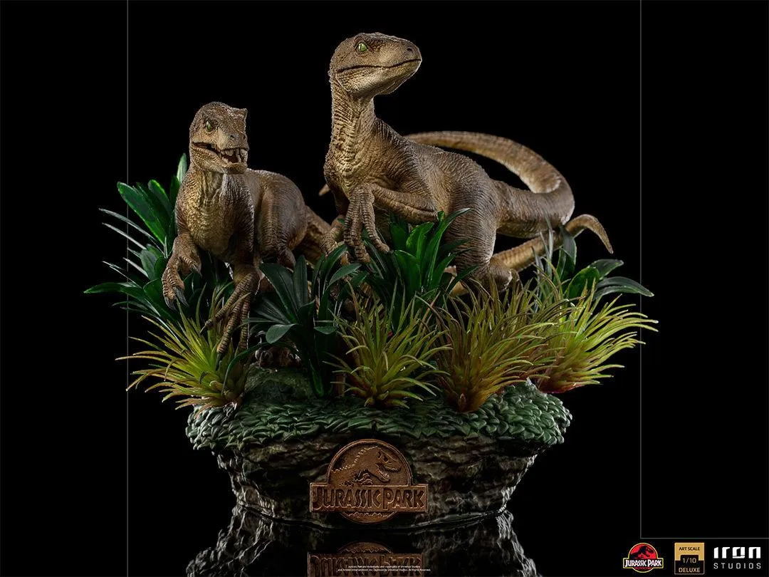 Jurassic Park - Two Raptors Deluxe 1:10 Scale Statue - Image 9