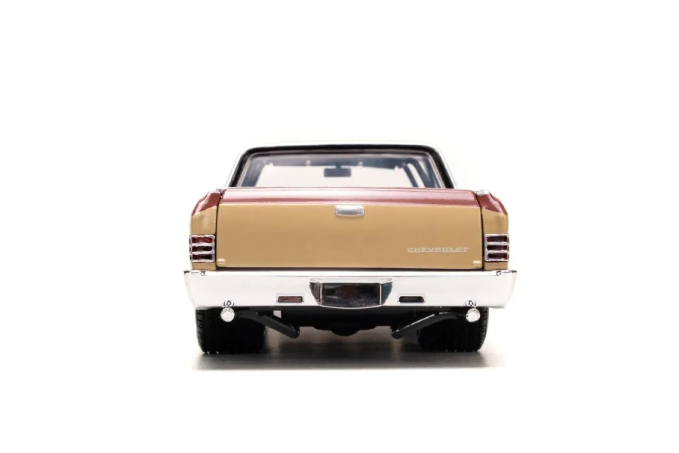 Looney Tunes - Chevy El Camino with Tassie Devil 1:24 Scale Diecast Vehicle - Image 5