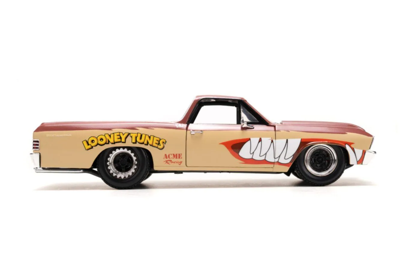 Looney Tunes - Chevy El Camino with Tassie Devil 1:24 Scale Diecast Vehicle - Image 7