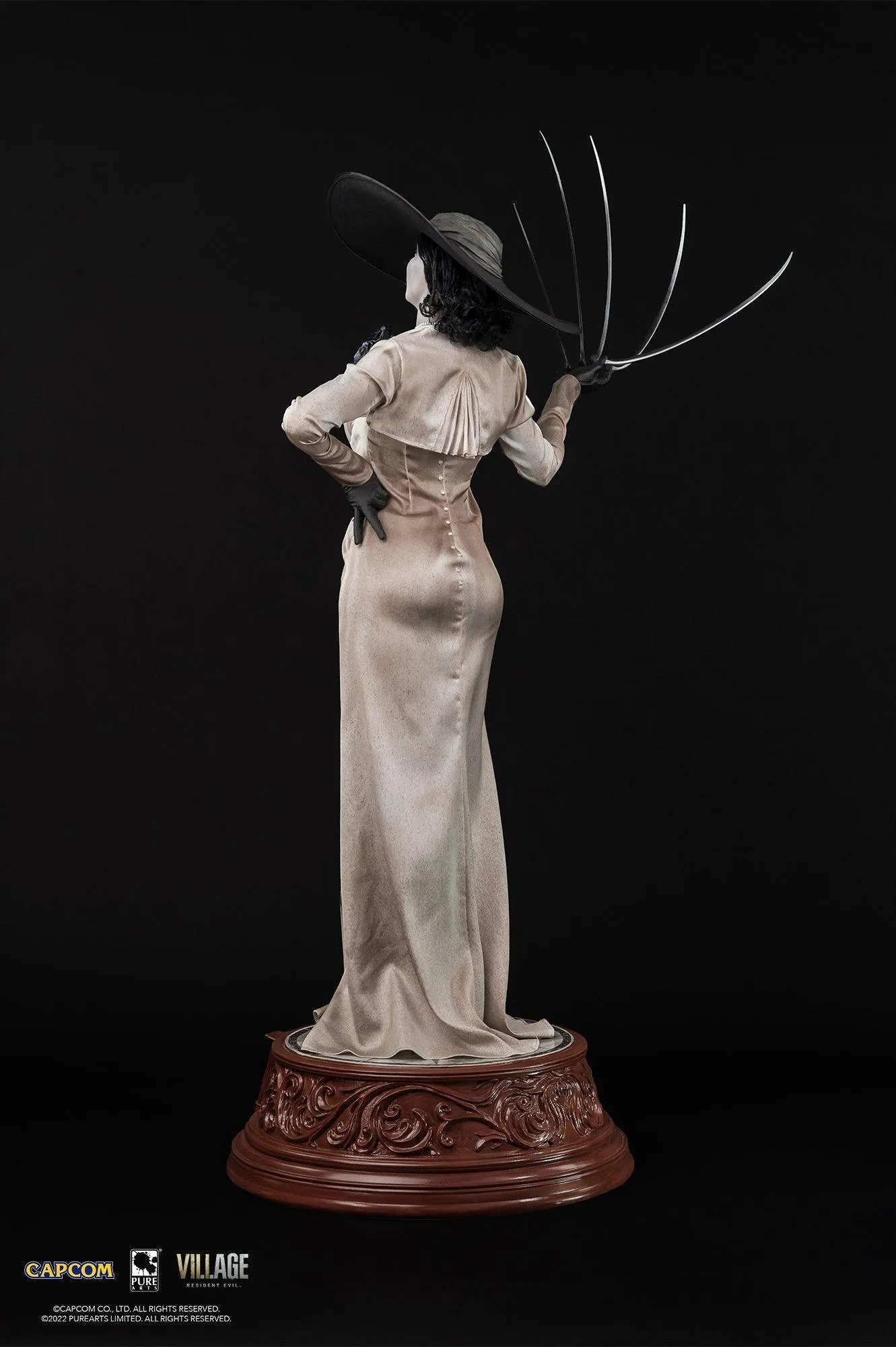 Resident Evil - Lady Dimitrescu 1:4 Scale Statue - Image 25
