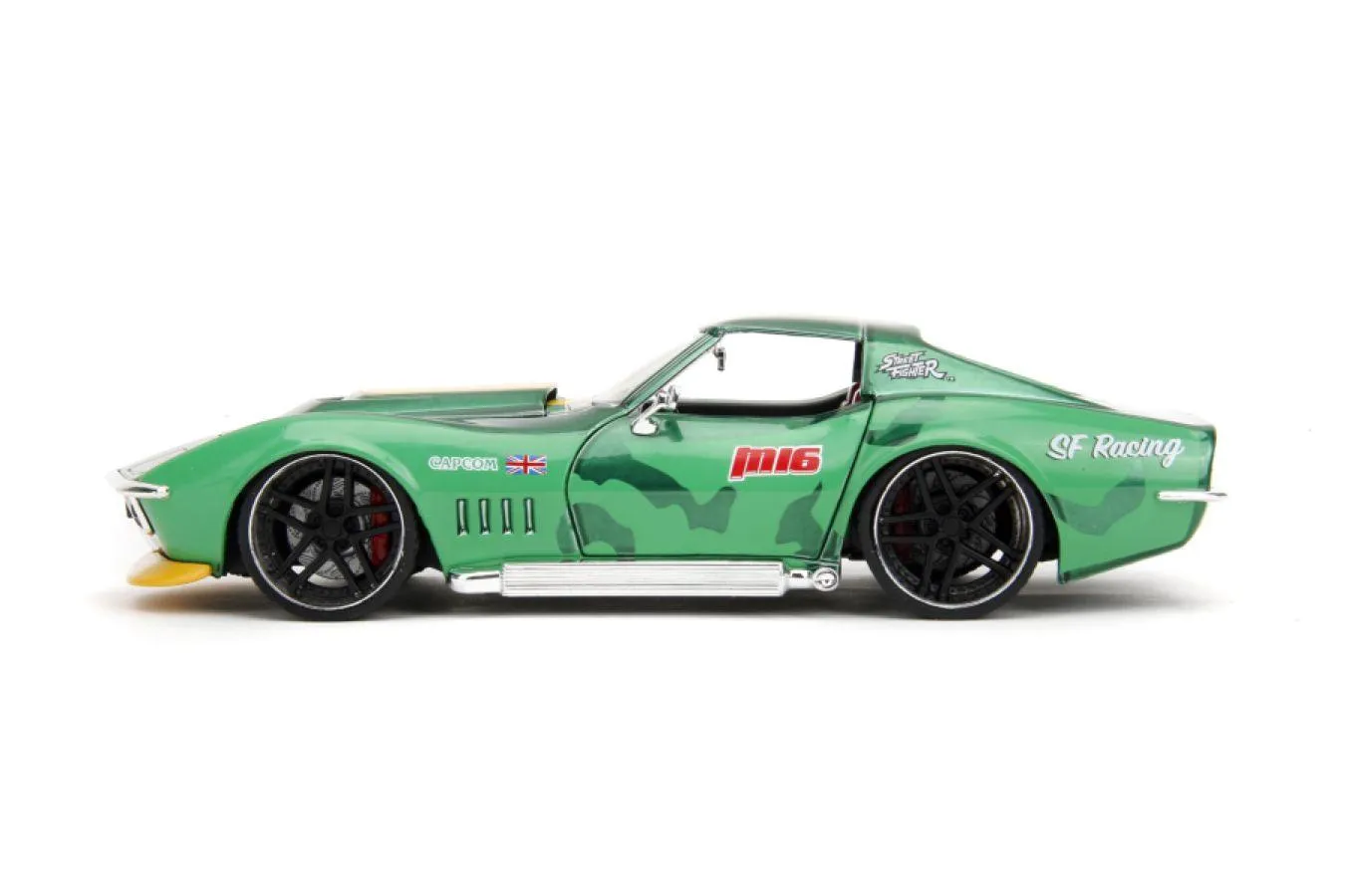 Street Fighter - Chevrolet Corvette Stingray ZL1 (1969) 1:22 Scale with Cammy Figure - Image 4