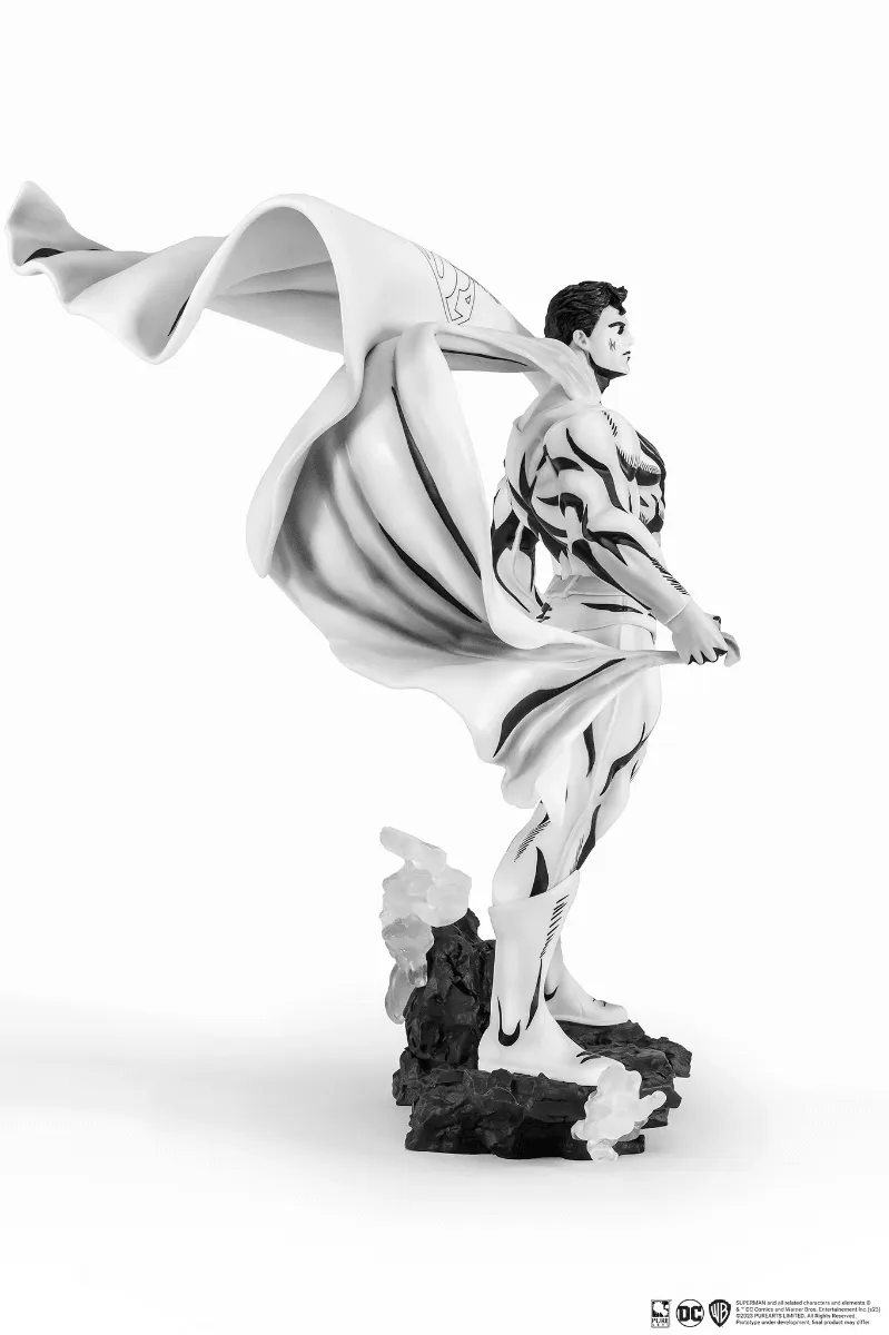 Superman - Superman (John Byrne) Black & White PVC 1:8 Scale Statue - Image 9