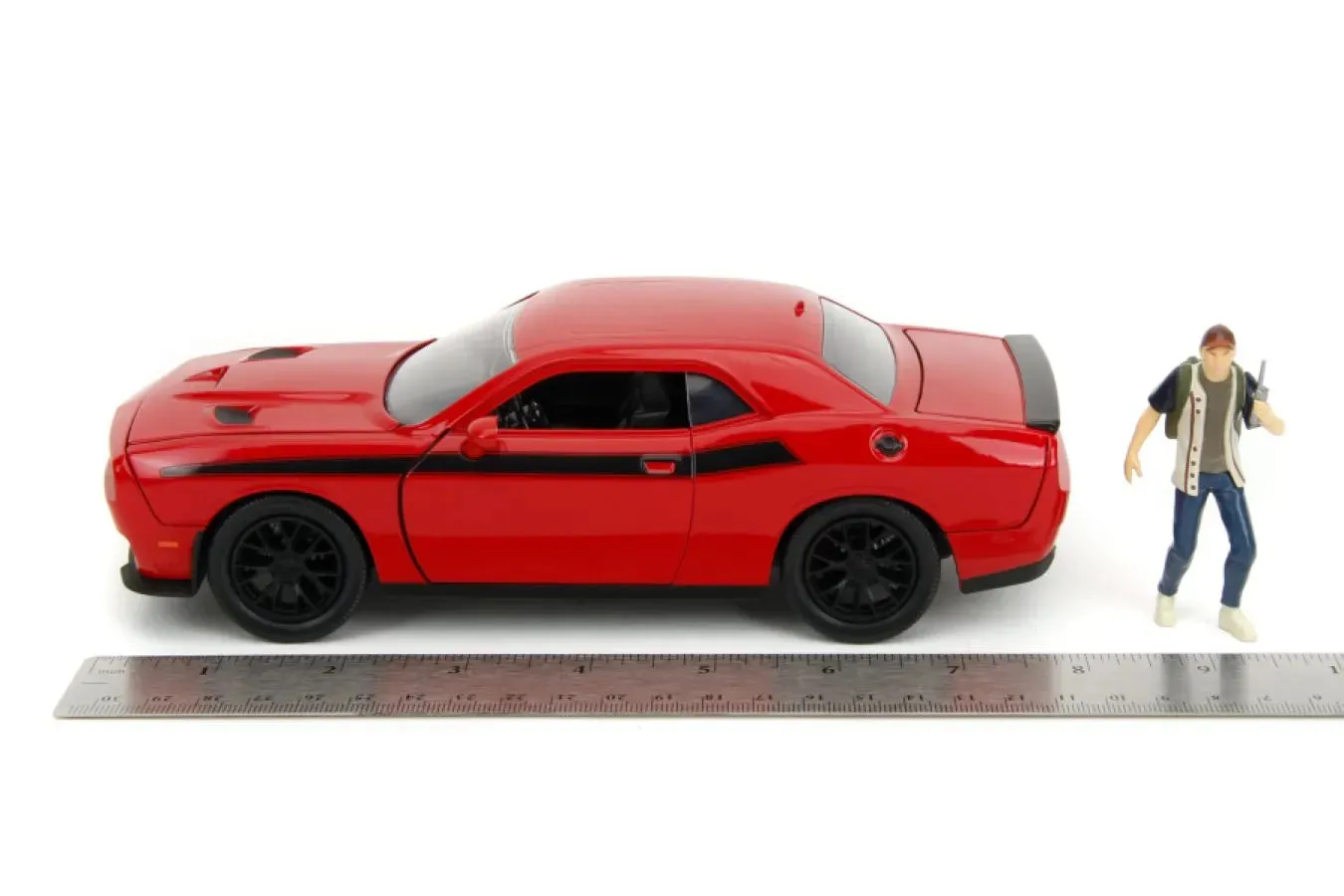 The Walking Dead - Glenn with 2015 Dodge Challenger 1:24 Scale Diecast Vehicle Set - Image 9