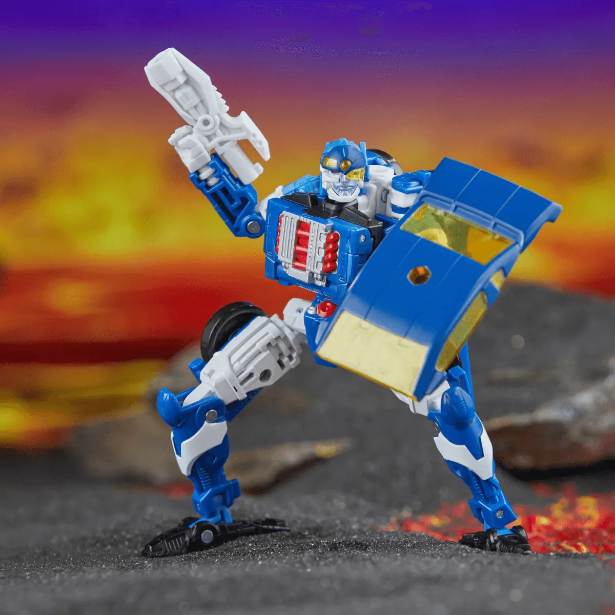 Transformers Legacy United: Deluxe Class - Robots in Disguise 2001 Universe Autobot Side Burn - Image 6