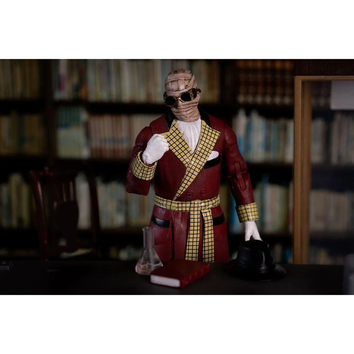 Universal Monsters - Invisible Man Deluxe 6" Action Figure - Image 4