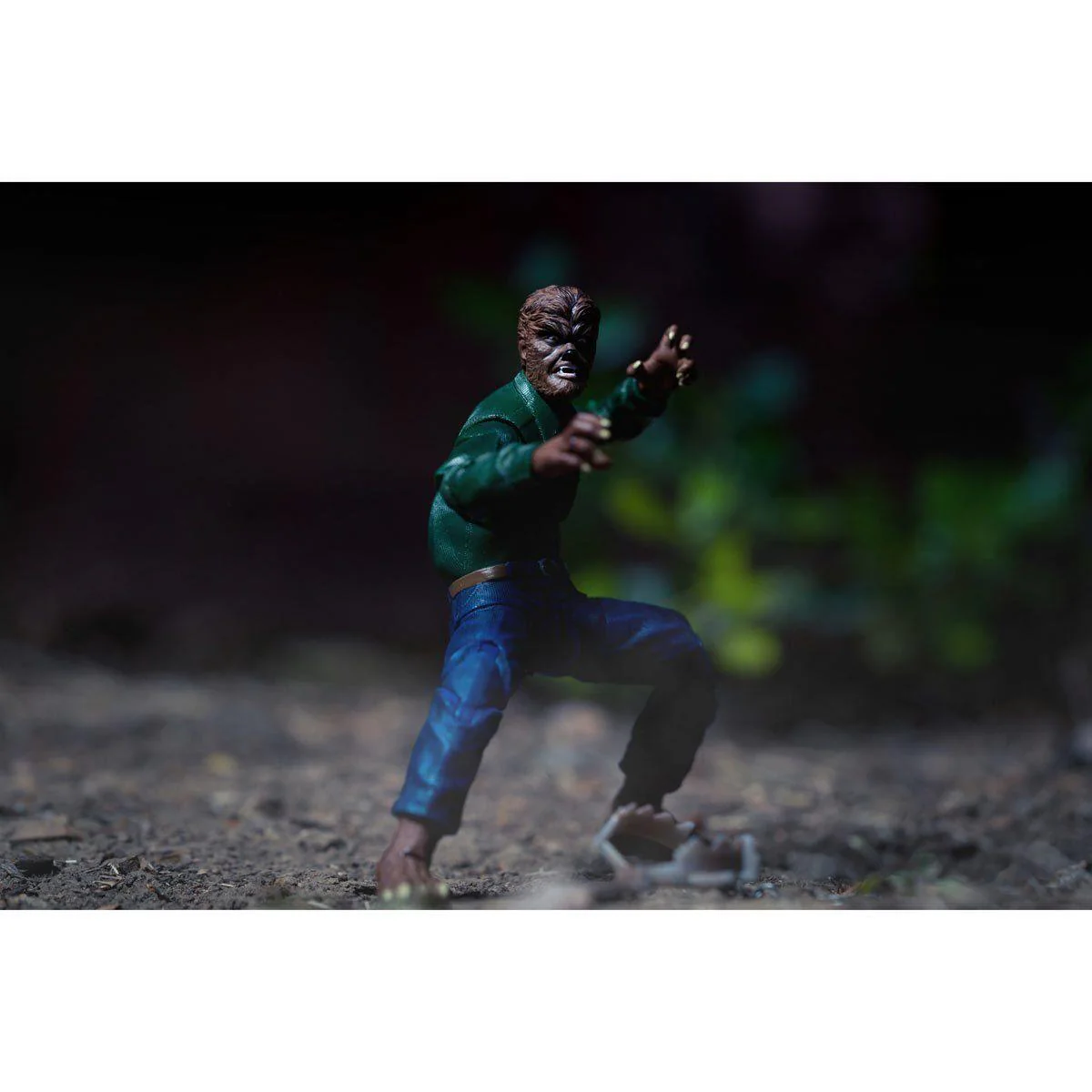 Universal Monsters - Wolfman Deluxe 6" Action Figure - Image 6